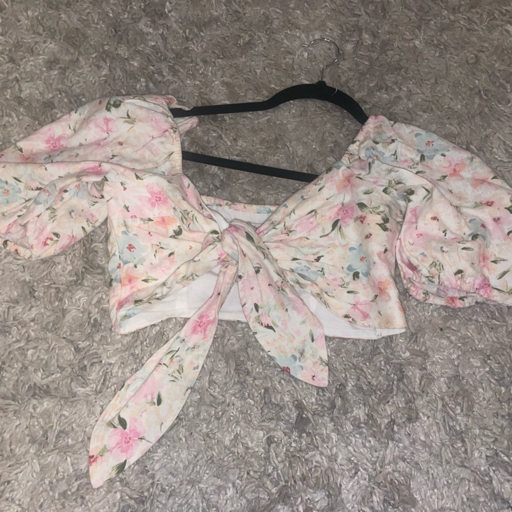 New with tags Abercrombie floral crop top